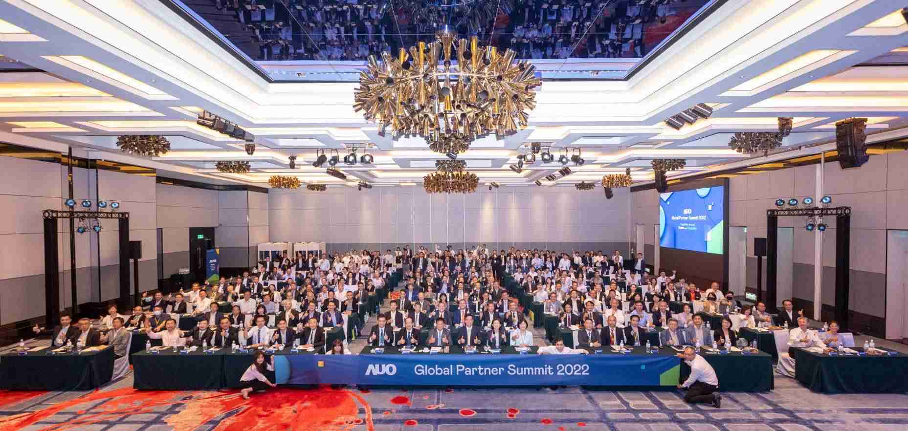 友達推動「安心、、創新、、用心、、、同心、、、盡心」五星職旅，，為菲籍員工打造全方位照護，，，，首度贏得「人權實踐與發展領袖獎」殊榮