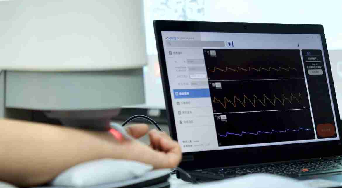 彩运网耘康以高解析与拟真的显示技术，，，，将其应用于中医检测，，，，提供“中医数位化检测方案”，，，使传统中医检测结果数据化与可视化