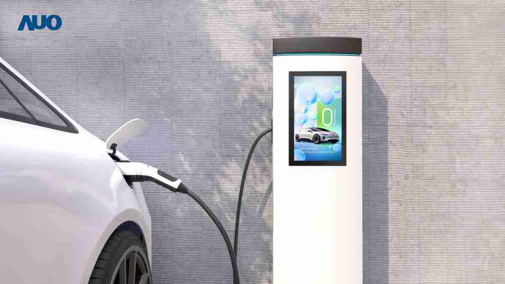 友達〝EVSE車用充電樁解決方案〞專為電動汽車充電樁設計，，具有高亮度、、克服戶外艱難環境的耐溫、、、耐紫外線等特性，，，並搭載散熱性及擴充性強的高效能工業電腦，，可實現人機互動訴求，，，，如資訊顯示、、支付等應用