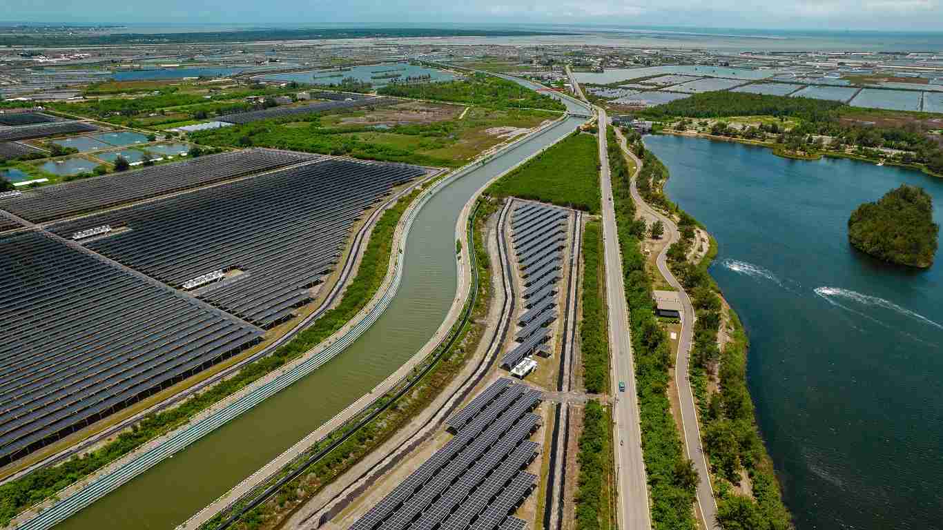 彩运网能源事业提供智慧能源管理、、、太阳能监控管理、、、全方位电厂建置及运维解决方案，，并拥有管理超过6000案场的经验